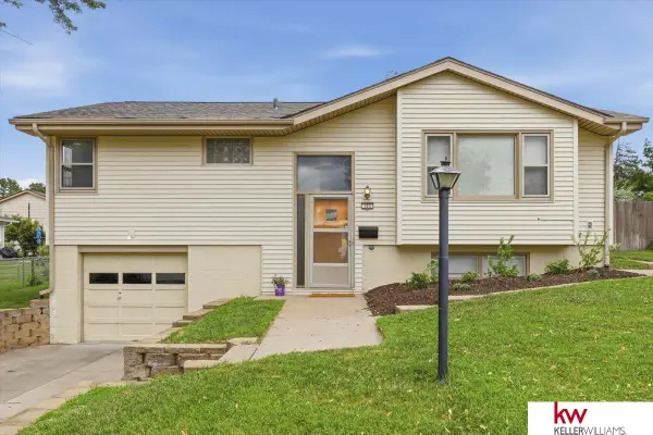 723 Dublin Drive, Papillion, NE 68046
