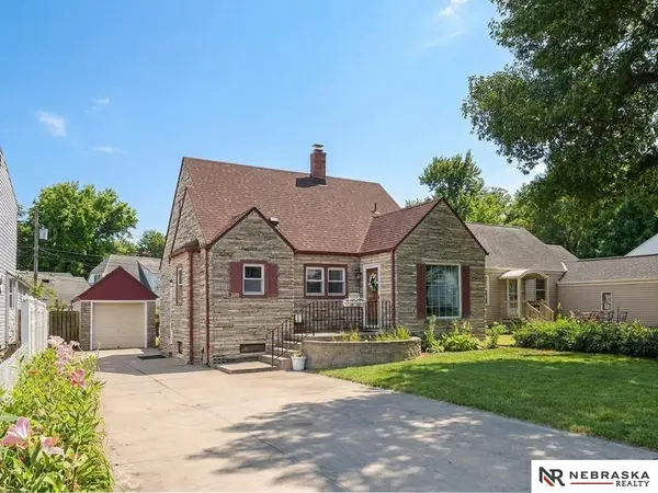 2731 Sharon Drive, Omaha, NE 68112