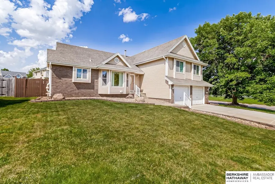 1006 Magnolia Court, Papillion, NE 68046 - #2