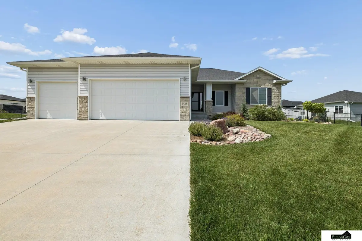 1426 E 9th Street, Hickman, NE 68372 - #1