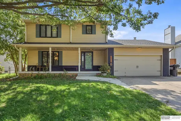 1212 Cedarwoods Drive, Papillion, NE 68046