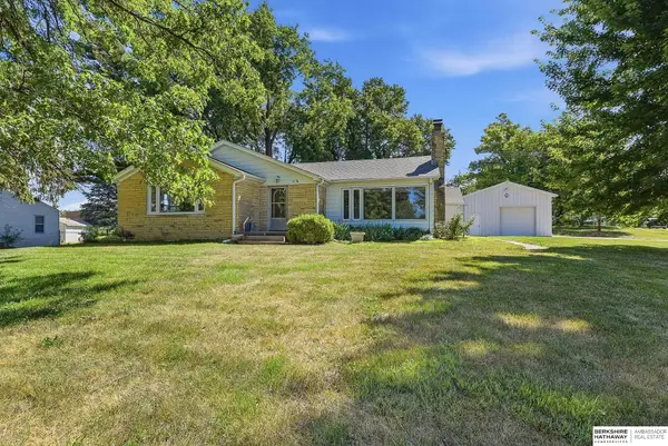 6102 Country Club Road, Omaha, NE 68152