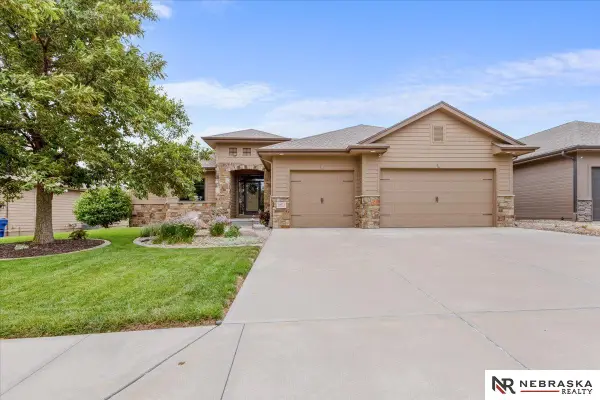 19611 Brookside Lane, Gretna, NE 68028