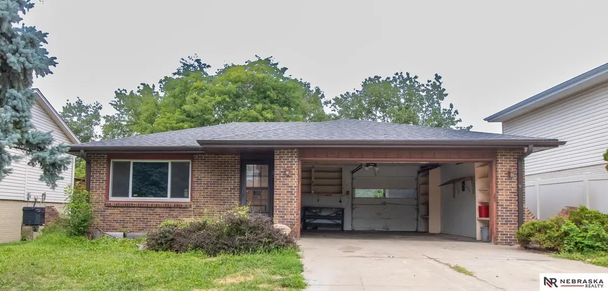 7200 Eagle Drive, Lincoln, NE 68507 - #1