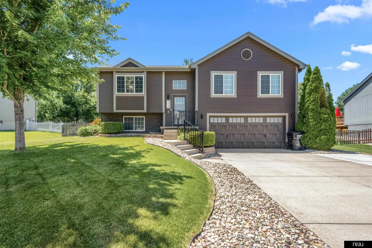 1910 Southview Drive, Papillion, NE 68046 - #1