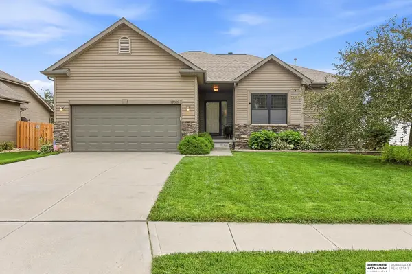 17029 Colleen Lane, Gretna, NE 68028