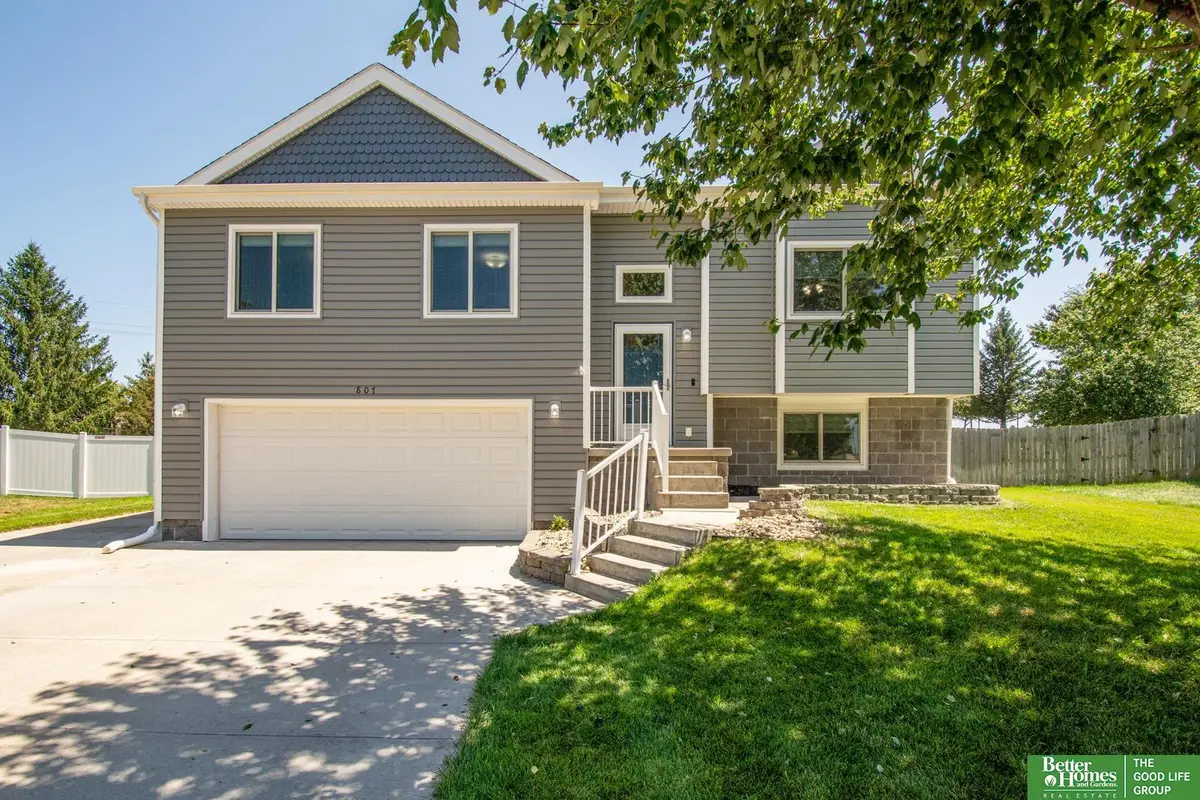 807 Edgewater Drive, Papillion, NE 68046 - #1