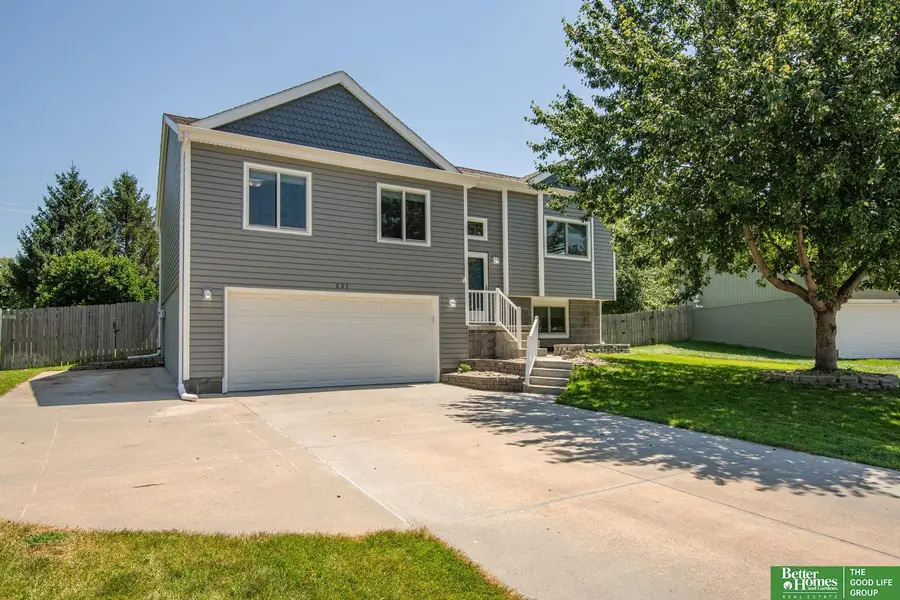 807 Edgewater Drive, Papillion, NE 68046 - #2