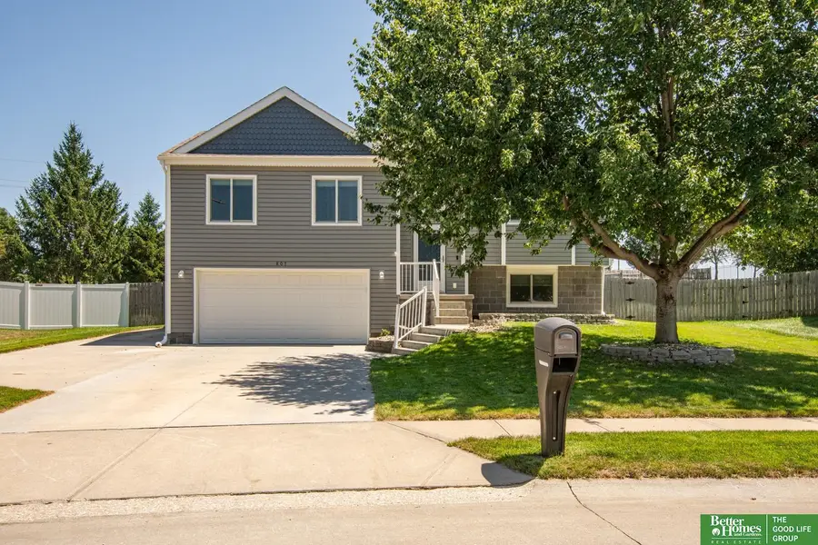 807 Edgewater Drive, Papillion, NE 68046 - #3