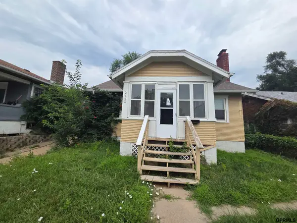 2724 Whitmore Street, Omaha, NE 68112