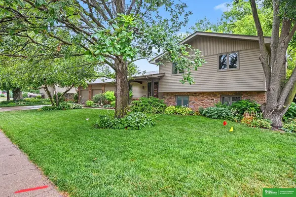 2012 Park Place Drive, Fremont, NE 68025