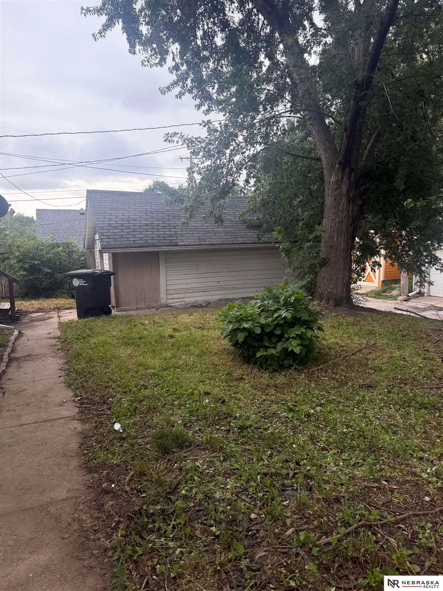 2409 B Street, Omaha, NE 68105 - #2