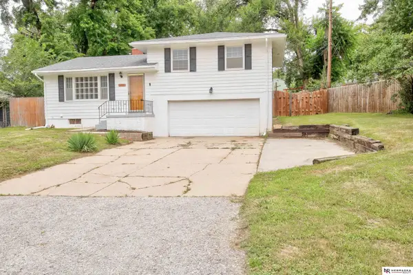 5606 Mary Plaza, Omaha, NE 68152