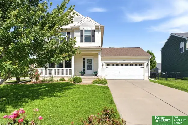 2003 Lakewood Drive, Papillion, NE 68046