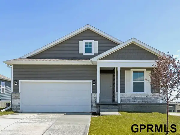11985 S 114th Avenue, Papillion, NE 68046
