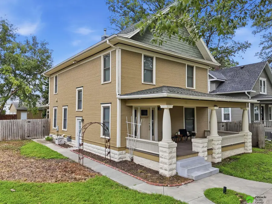 702 Sumner Street, Lincoln, NE 68502 - #2