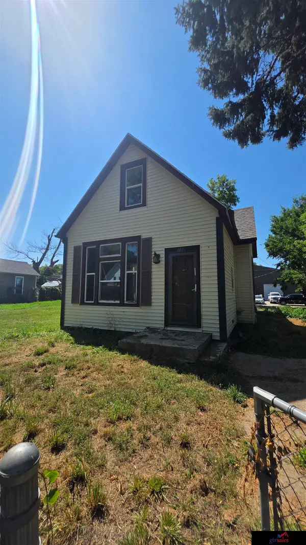 4025 Charles Street, Omaha, NE 68131