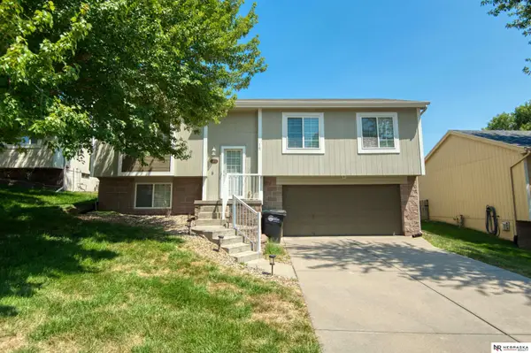 8903 N 76th Street, Omaha, NE 68122