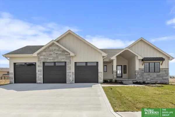 10815 S 219 Street, Gretna, NE 68028
