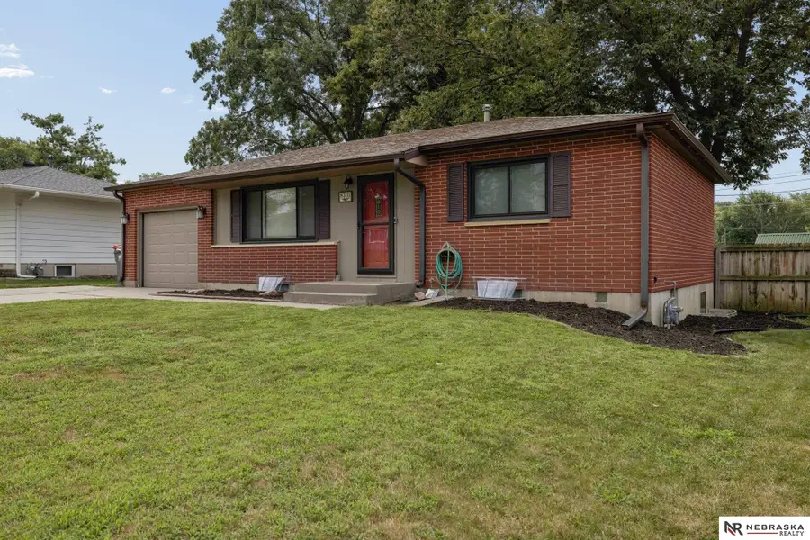 8301 Chestnut Lane, Lincoln, NE 68510 - #2