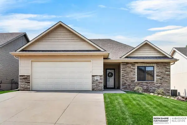 10619 Hillcrest Drive, La Vista, NE 68128