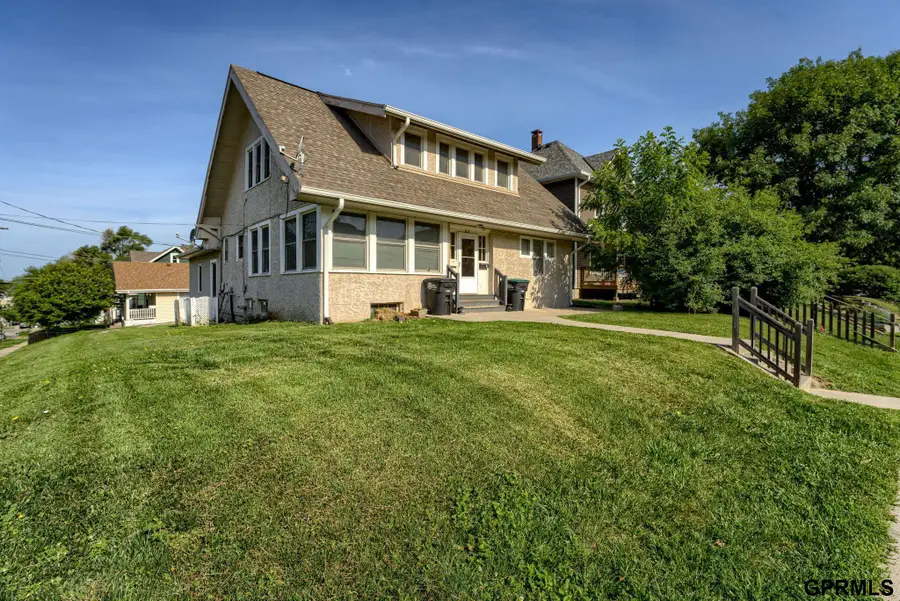 824 S 38th Street, Omaha, NE 68105 - #3