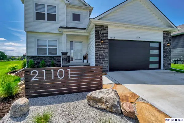 21101 Butler Avenue, Elkhorn, NE 68022