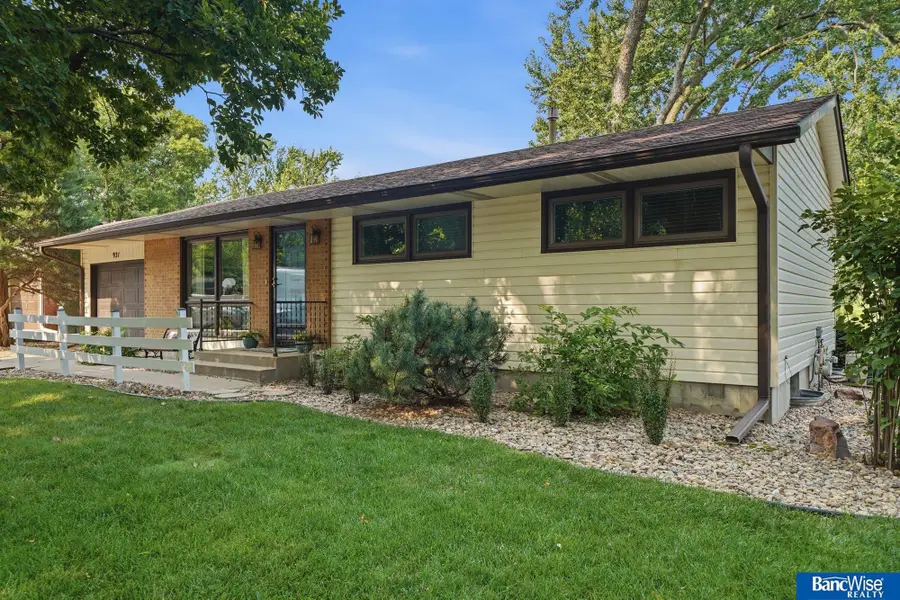 921 Sycamore Drive, Lincoln, NE 68510 - #2
