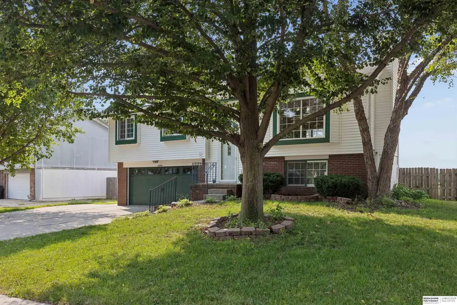 1609 Savannah Drive, Papillion, NE 68133 - #2