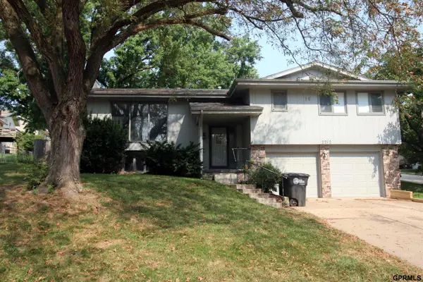 2212 N 121 Street, Omaha, NE 68164