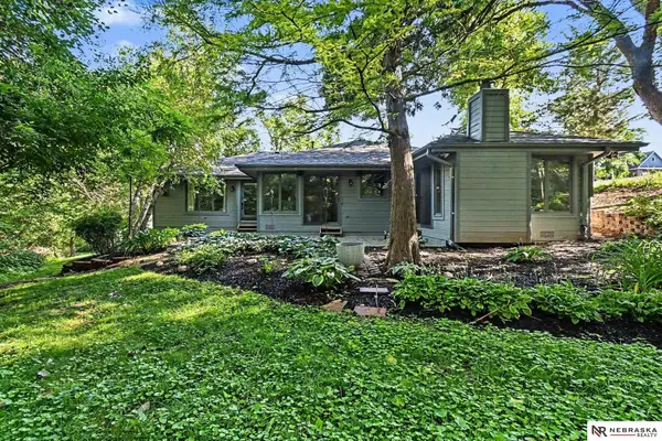 21417 Ridgewood Road, Omaha, NE 68022