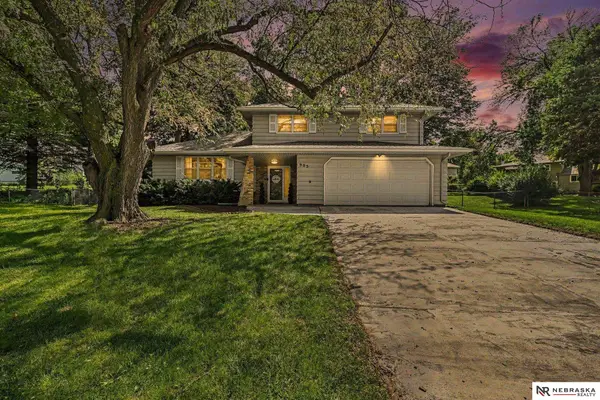 905 Sherman Circle, Papillion, NE 68046