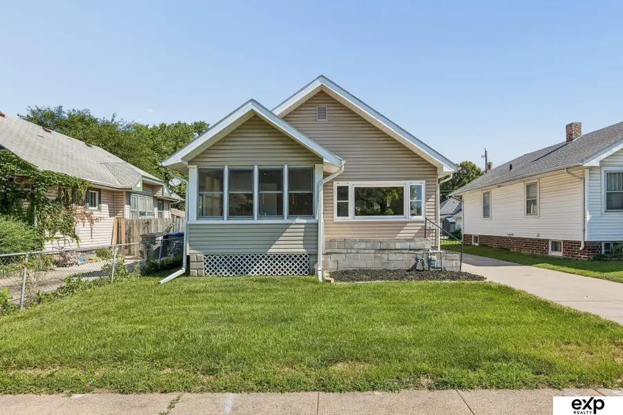 2714 Avenue B, Council Bluffs, IA 51501 - #2