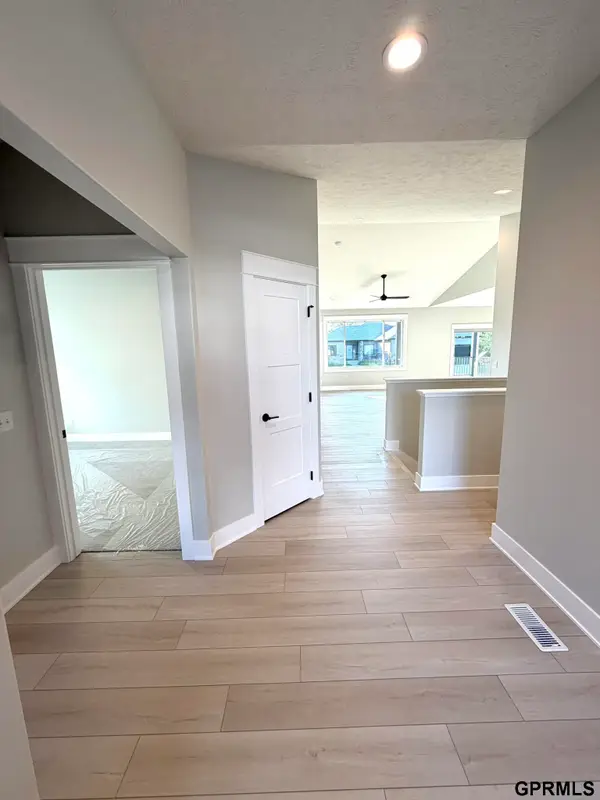 260 S 90th St Street, Lincoln, NE 68520