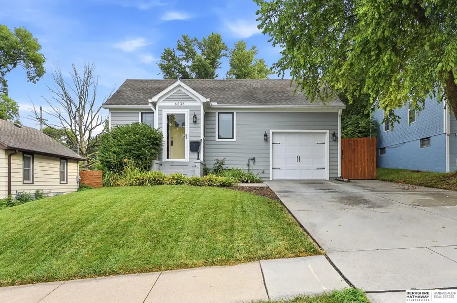 6636 Pinkney Street, Omaha, NE 68104 - #2