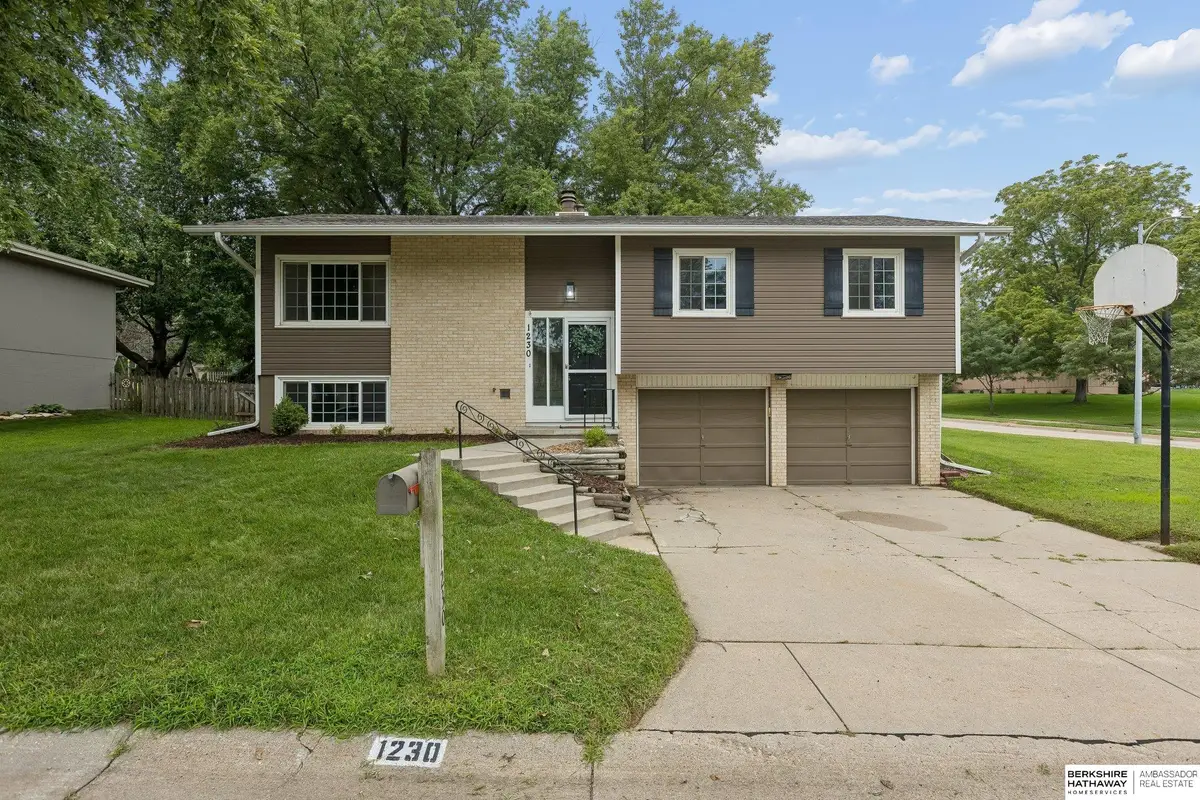 1230 N 146th Plaza, Omaha, NE 68154 - #1