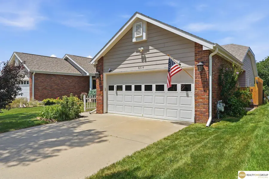 8214 Karl Ridge Road, Lincoln, NE 68506 - #2