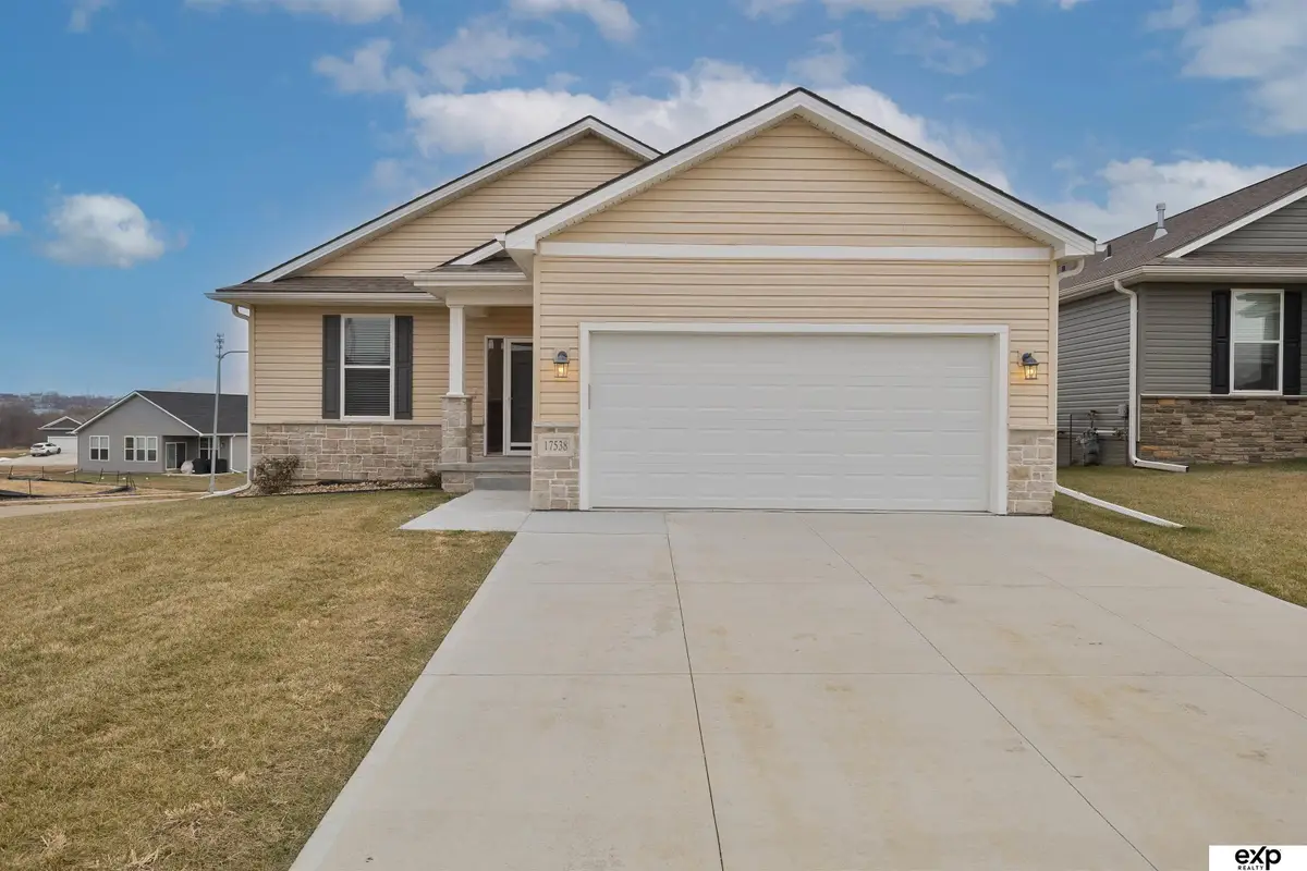 6860 Stony Point Drive, Papillion, NE 68046 - #1