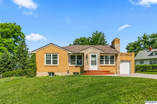 3702 N 60 Street, Omaha, NE 68104-2747