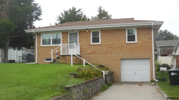 7401 Schuyler Drive, Omaha, NE 68114