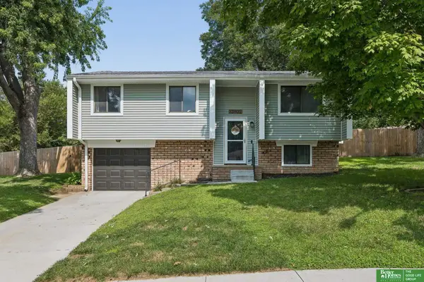 13902 Barretts Circle, Omaha, NE 68138