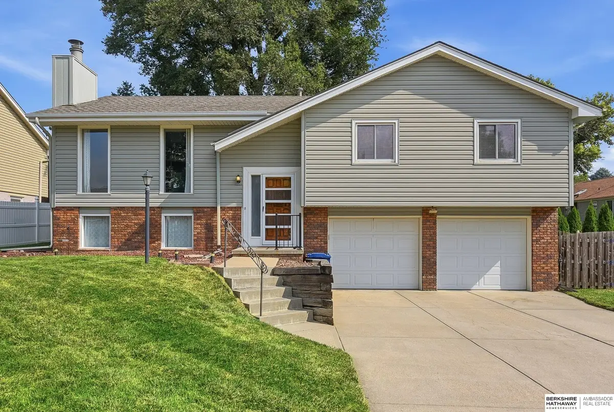 818 Redwood Lane, Papillion, NE 68046 - #1