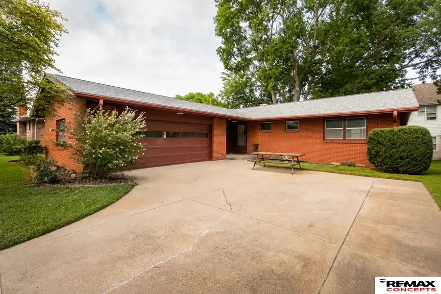 708 Driftwood Drive, Lincoln, NE 68510 - #3