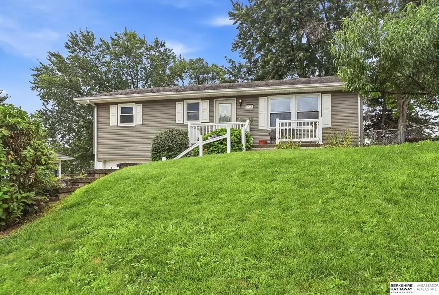 8715 Parker Street, Omaha, NE 68114 - #2