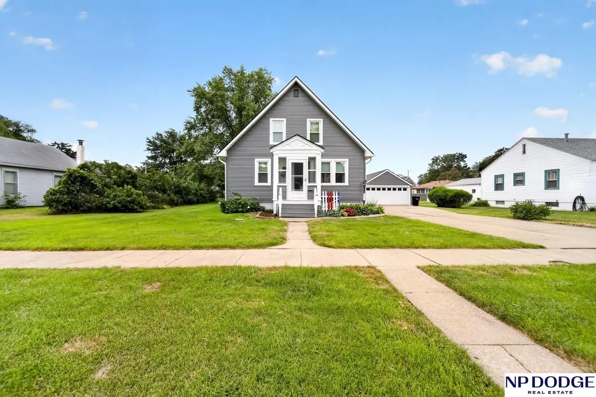 845 W 10th Street, Fremont, NE 68025 - #1