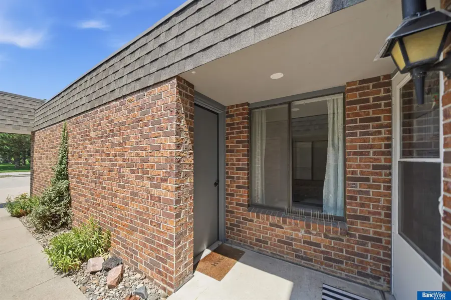3552 Neerpark Drive, Lincoln, NE 68506 - #3
