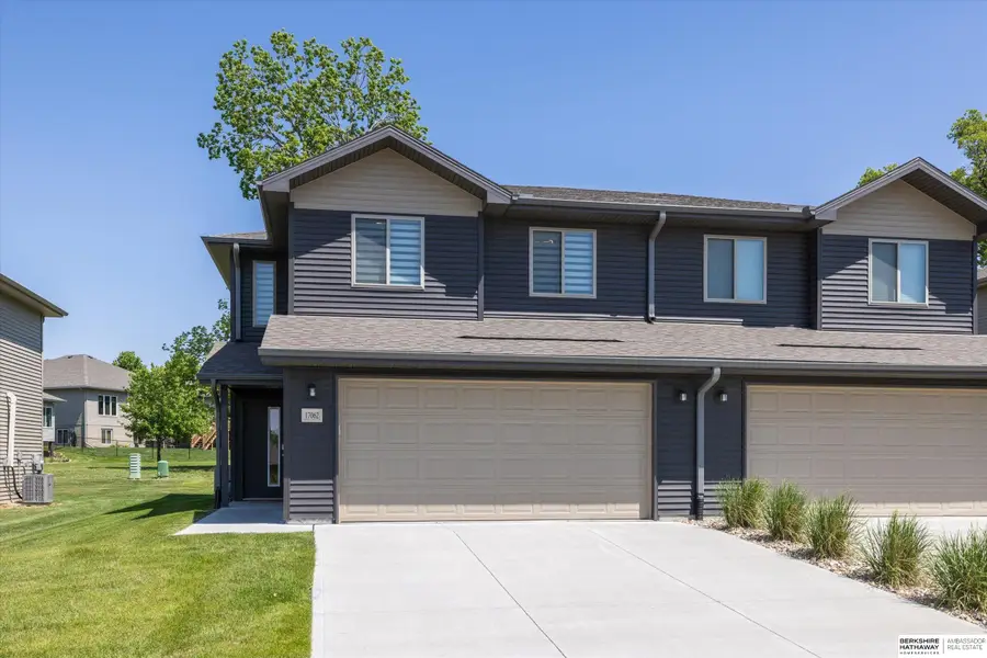 17062 Hawthorne Avenue, Omaha, NE 68118 - #2