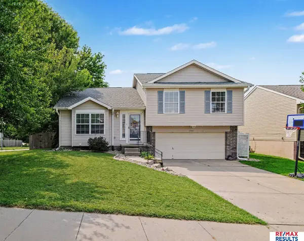 17813 Olive Street, Omaha, NE 68136
