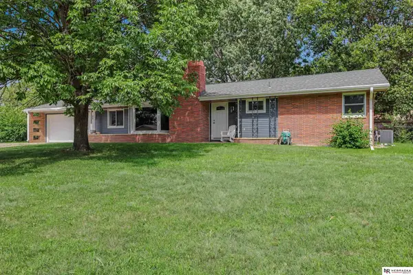 530 Village View Drive, Hickman, NE 68372
