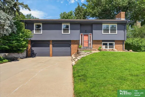 16058 Oak Street, Omaha, NE 68130